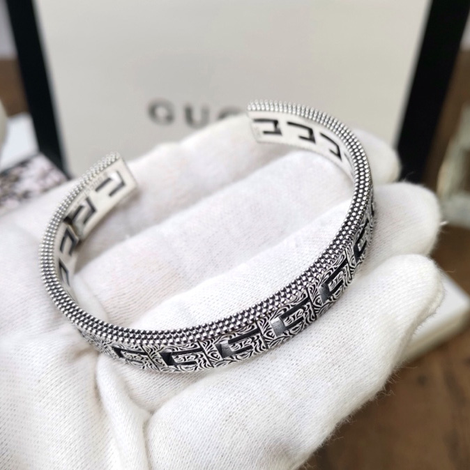 Gucci Silver Bracelet With Square G - PerfectKickZ