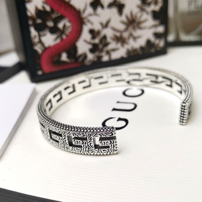 Gucci Silver Bracelet With Square G - PerfectKickZ