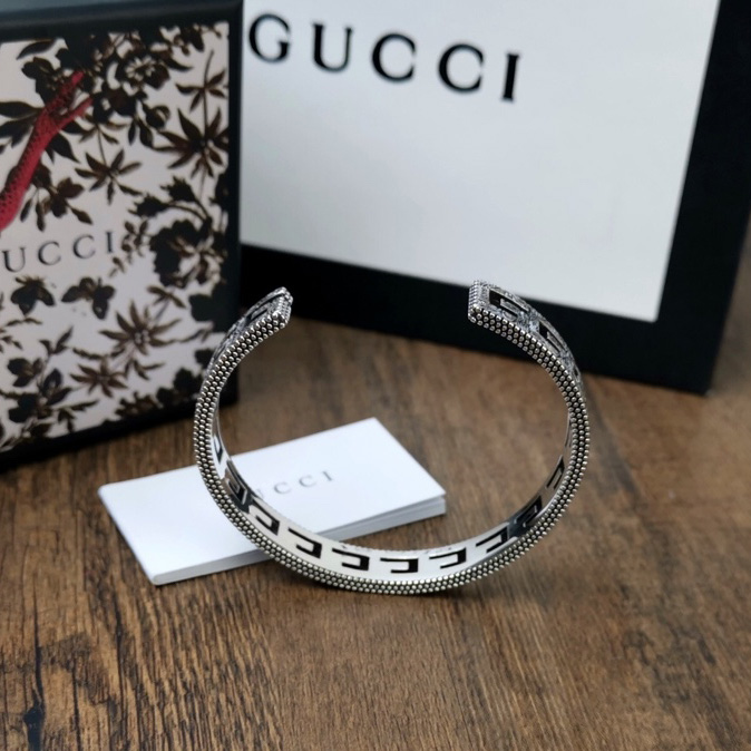 Gucci Silver Bracelet With Square G - PerfectKickZ