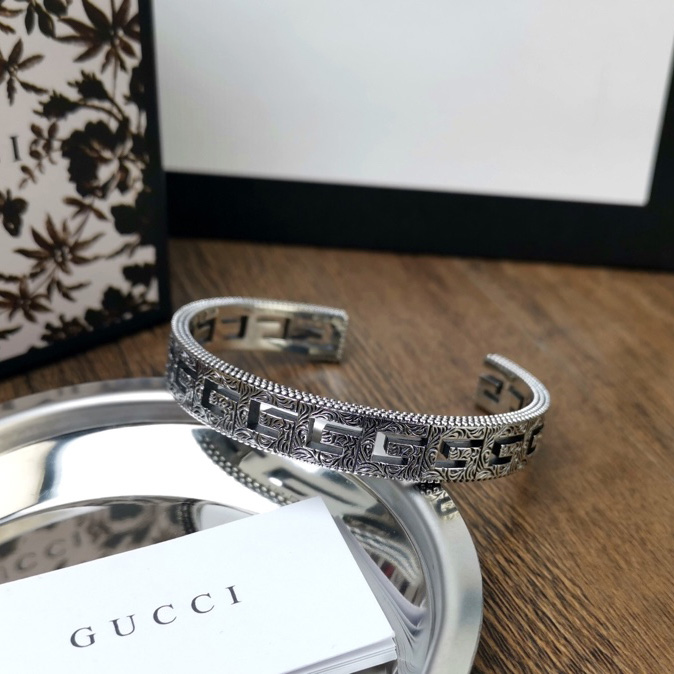 Gucci Silver Bracelet With Square G - PerfectKickZ