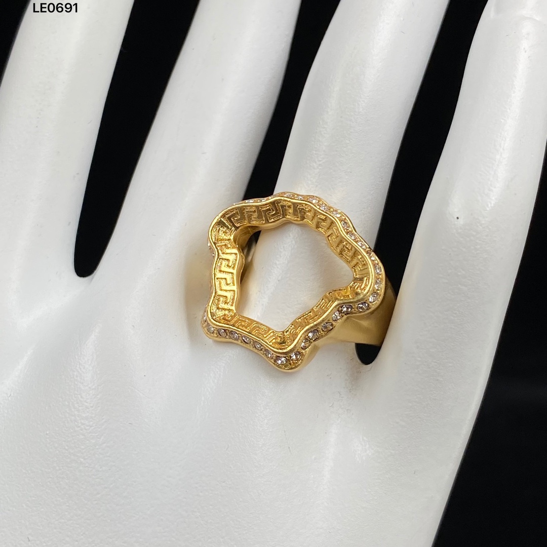 Versace La Medusa Curve Ring - PerfectKickZ