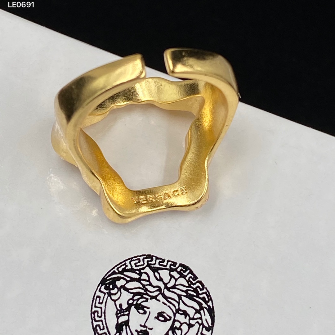Versace La Medusa Curve Ring - PerfectKickZ