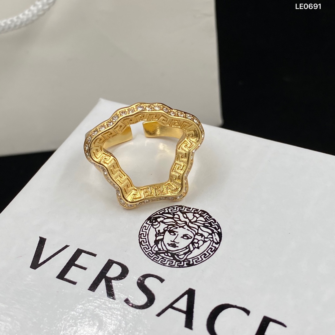 Versace La Medusa Curve Ring - PerfectKickZ
