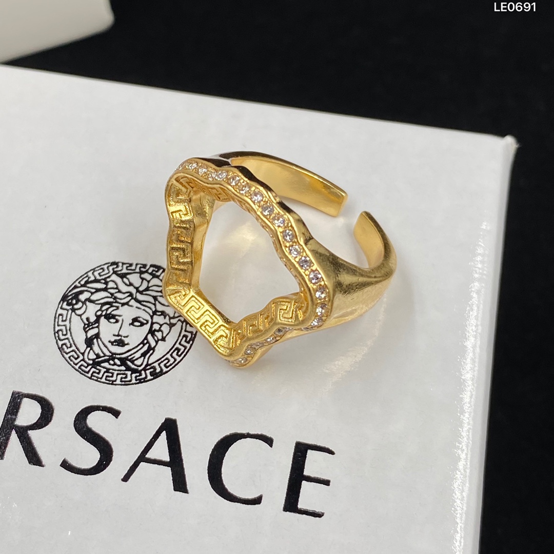 Versace La Medusa Curve Ring - PerfectKickZ