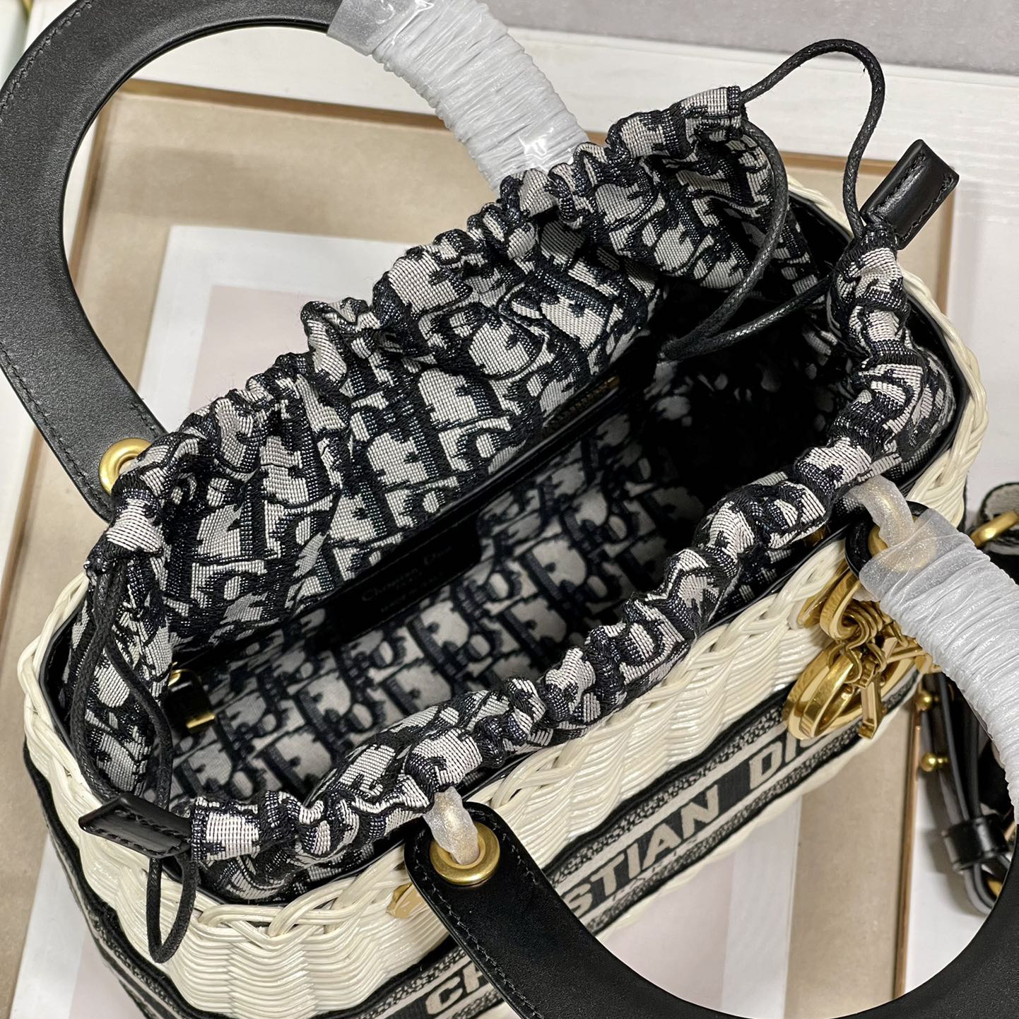Dior Medium Lady Dior Bag(24-20-11cm) - PerfectKickZ