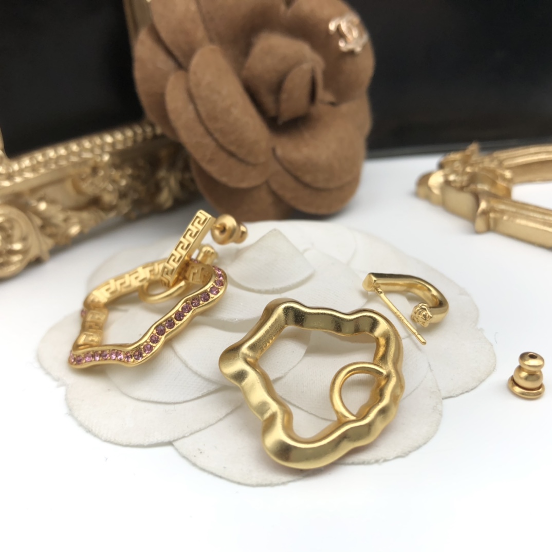 Versace La Medusa Curve Earrings - PerfectKickZ