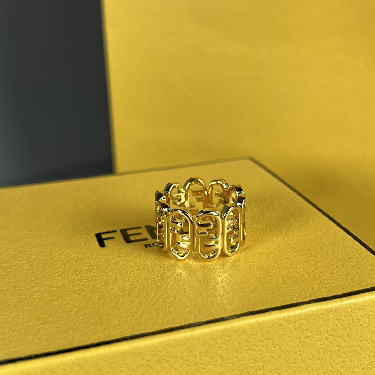 Fendi Fendi O’Lock Gold-Coloured Ring - PerfectKickZ