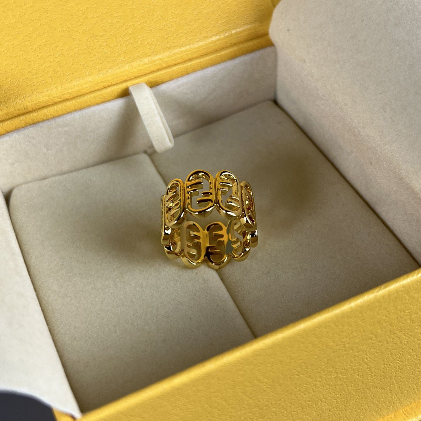 Fendi Fendi O’Lock Gold-Coloured Ring - PerfectKickZ