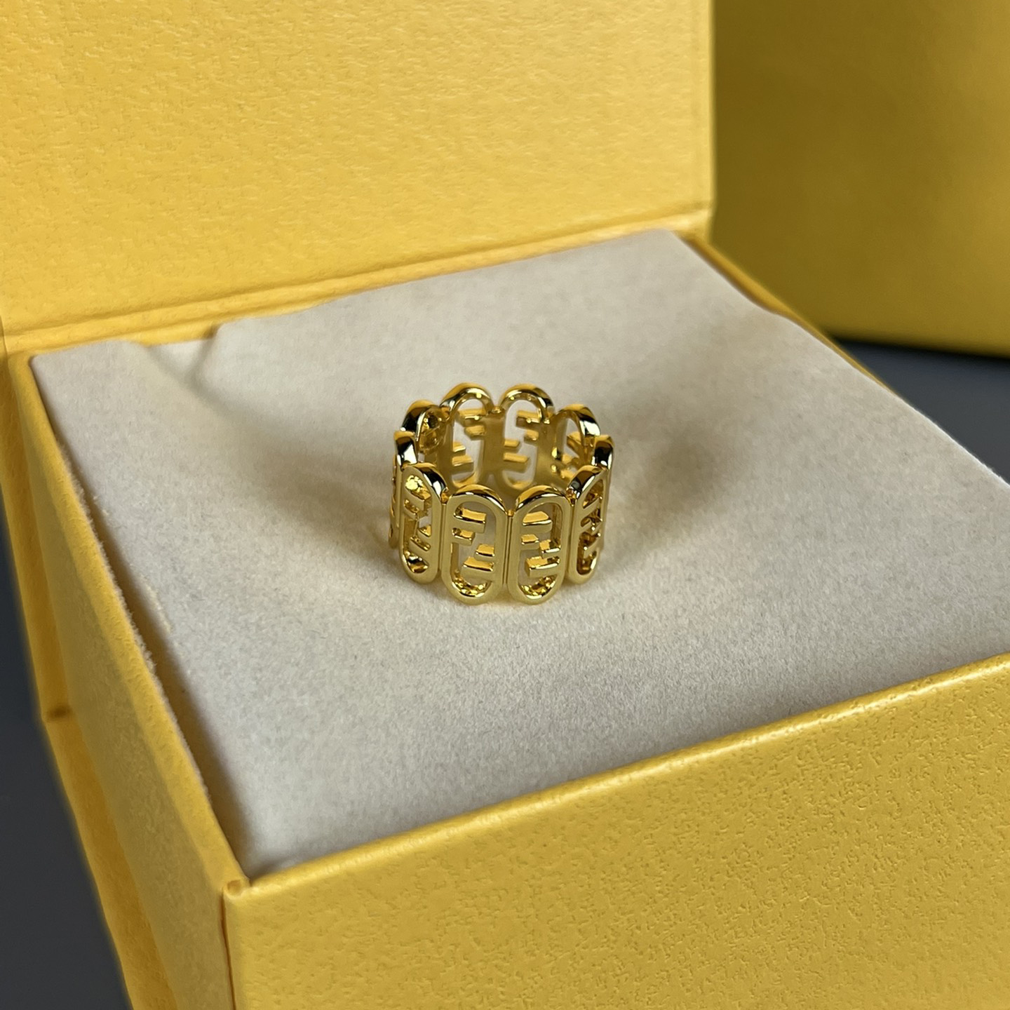 Fendi Fendi O’Lock Gold-Coloured Ring - PerfectKickZ