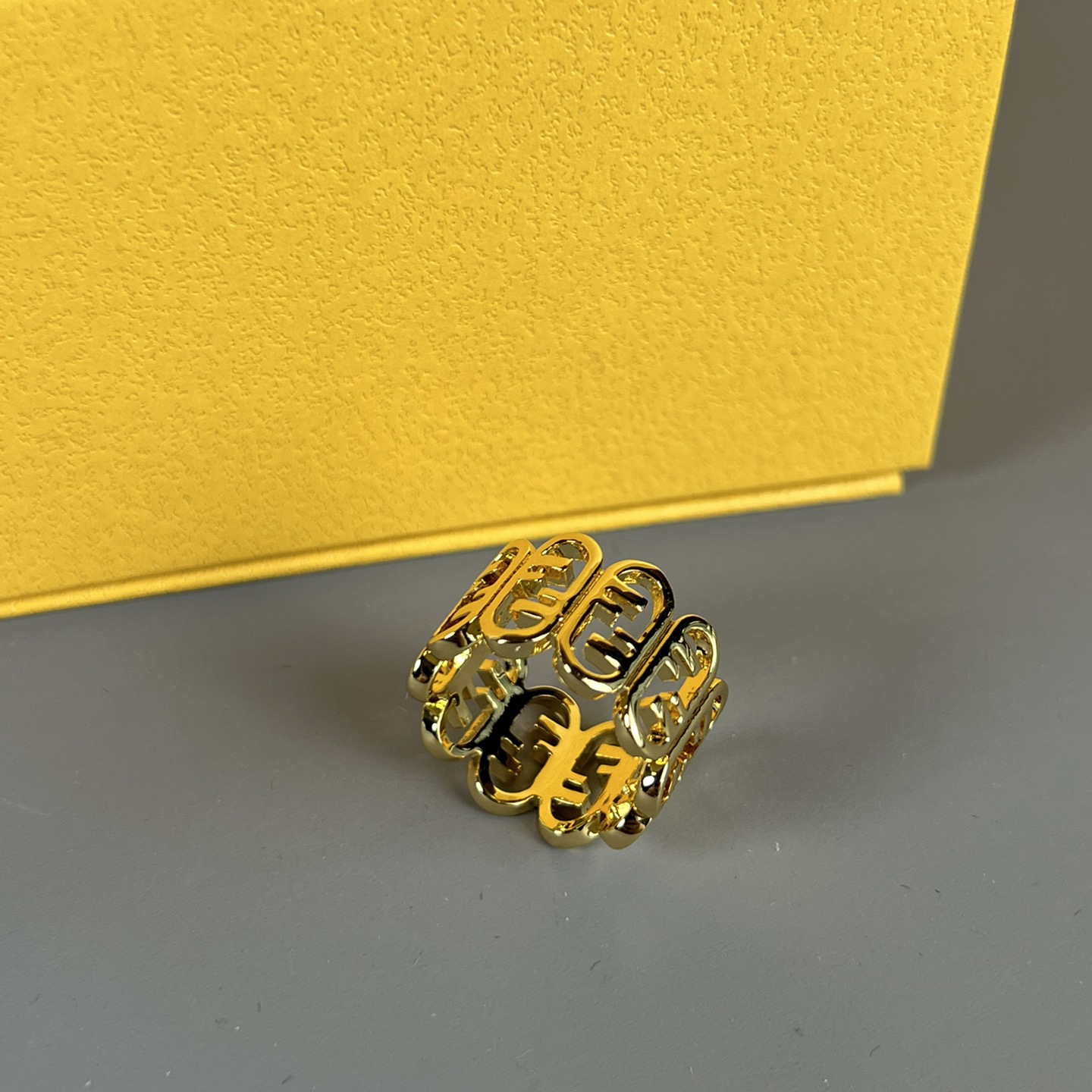 Fendi Fendi O’Lock Gold-Coloured Ring - PerfectKickZ