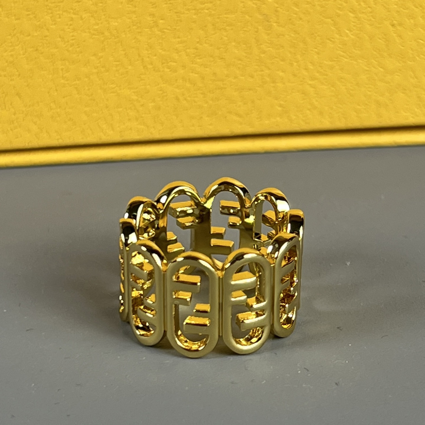 Fendi Fendi O’Lock Gold-Coloured Ring - PerfectKickZ