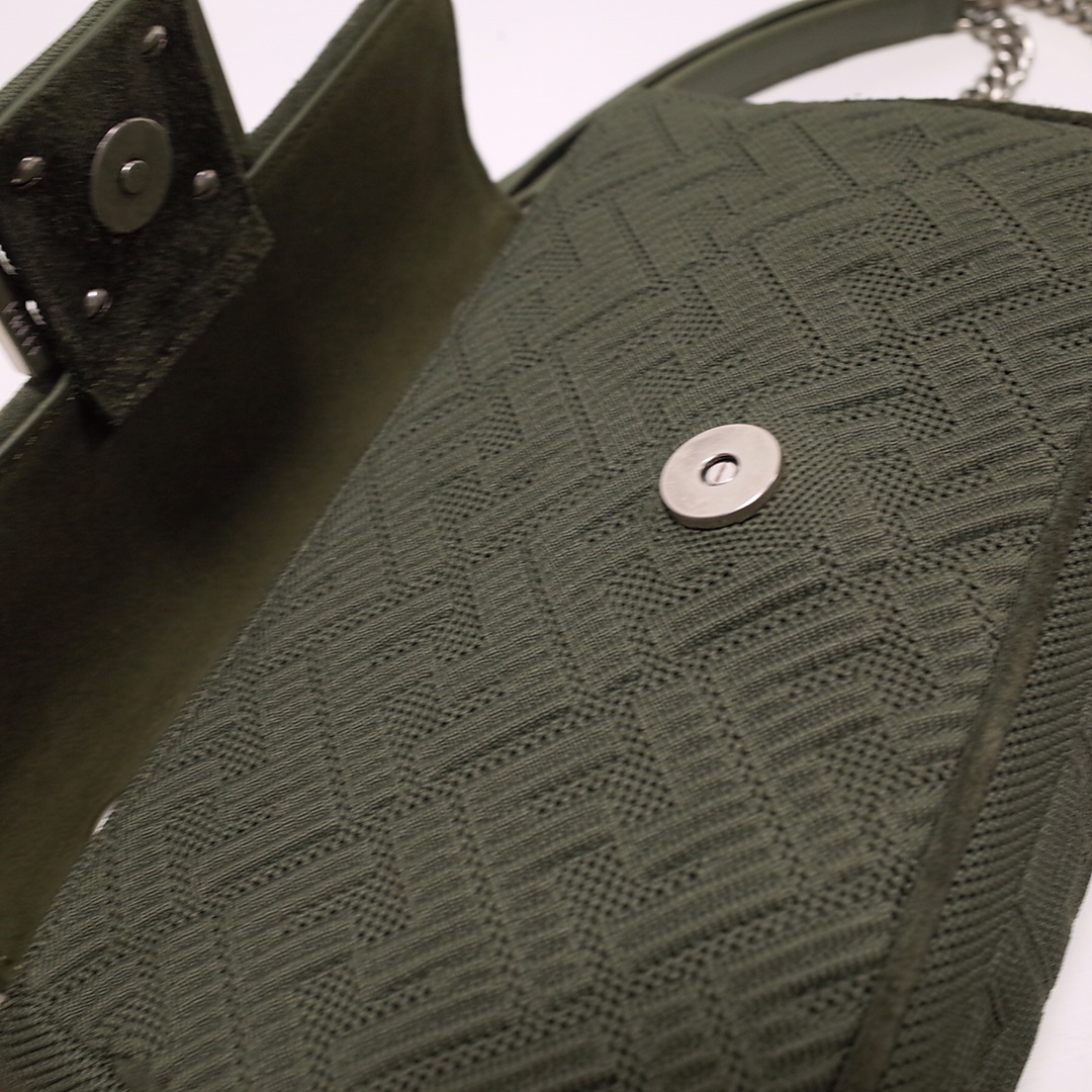 Fendi Iconic Medium Baguette Bag With Chain  (24-14.5-7CM)   8BR793 - PerfectKickZ