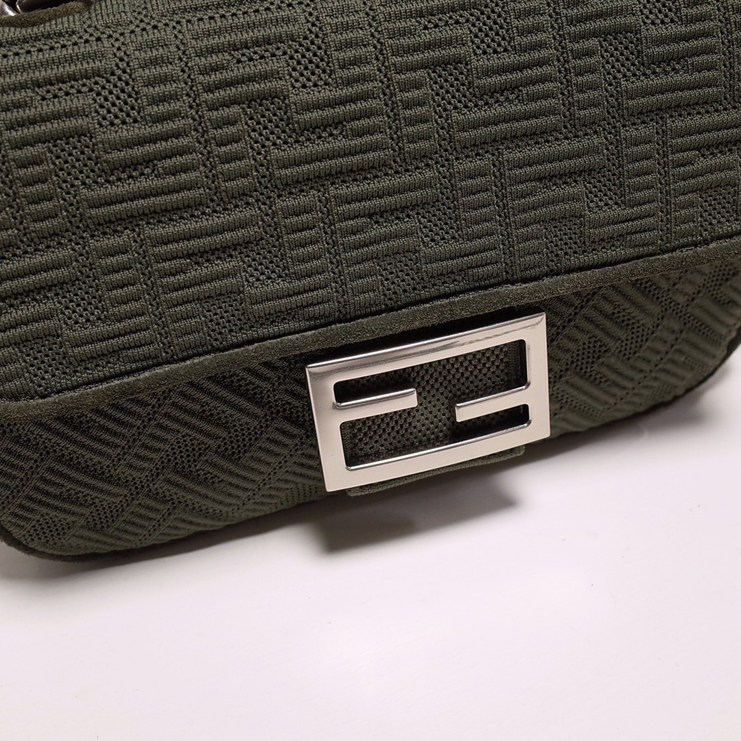 Fendi Iconic Medium Baguette Bag With Chain  (24-14.5-7CM)   8BR793 - PerfectKickZ