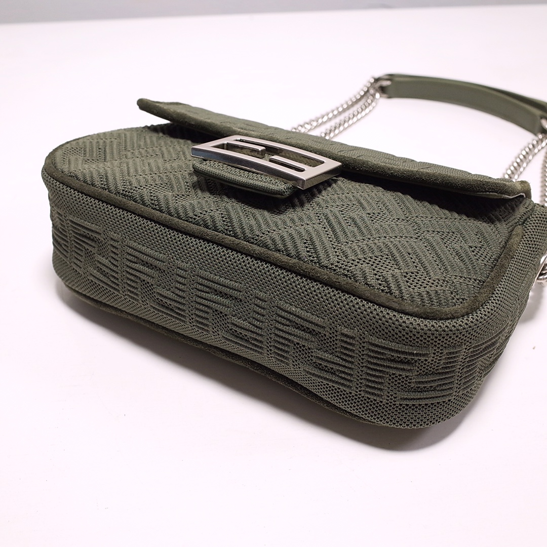 Fendi Iconic Medium Baguette Bag With Chain  (24-14.5-7CM)   8BR793 - PerfectKickZ