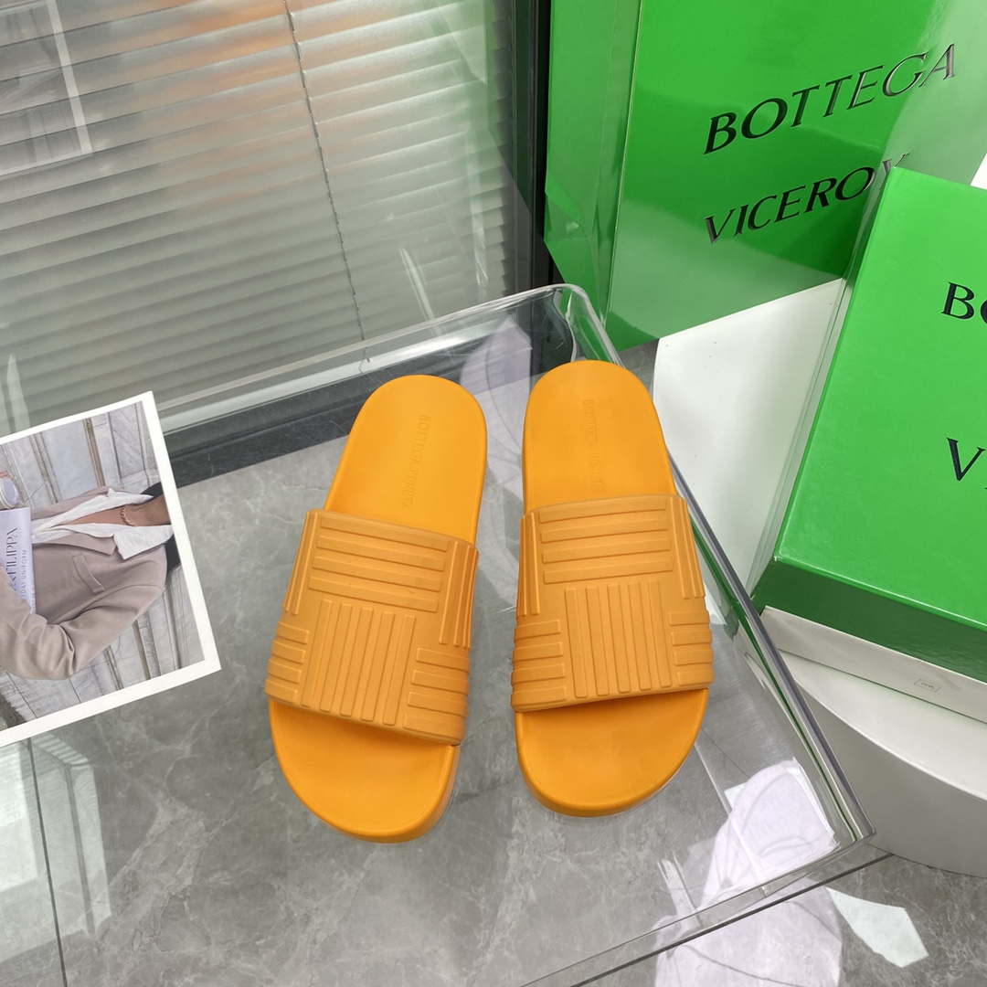 Bottega Veneta Rubber slides - PerfectKickZ