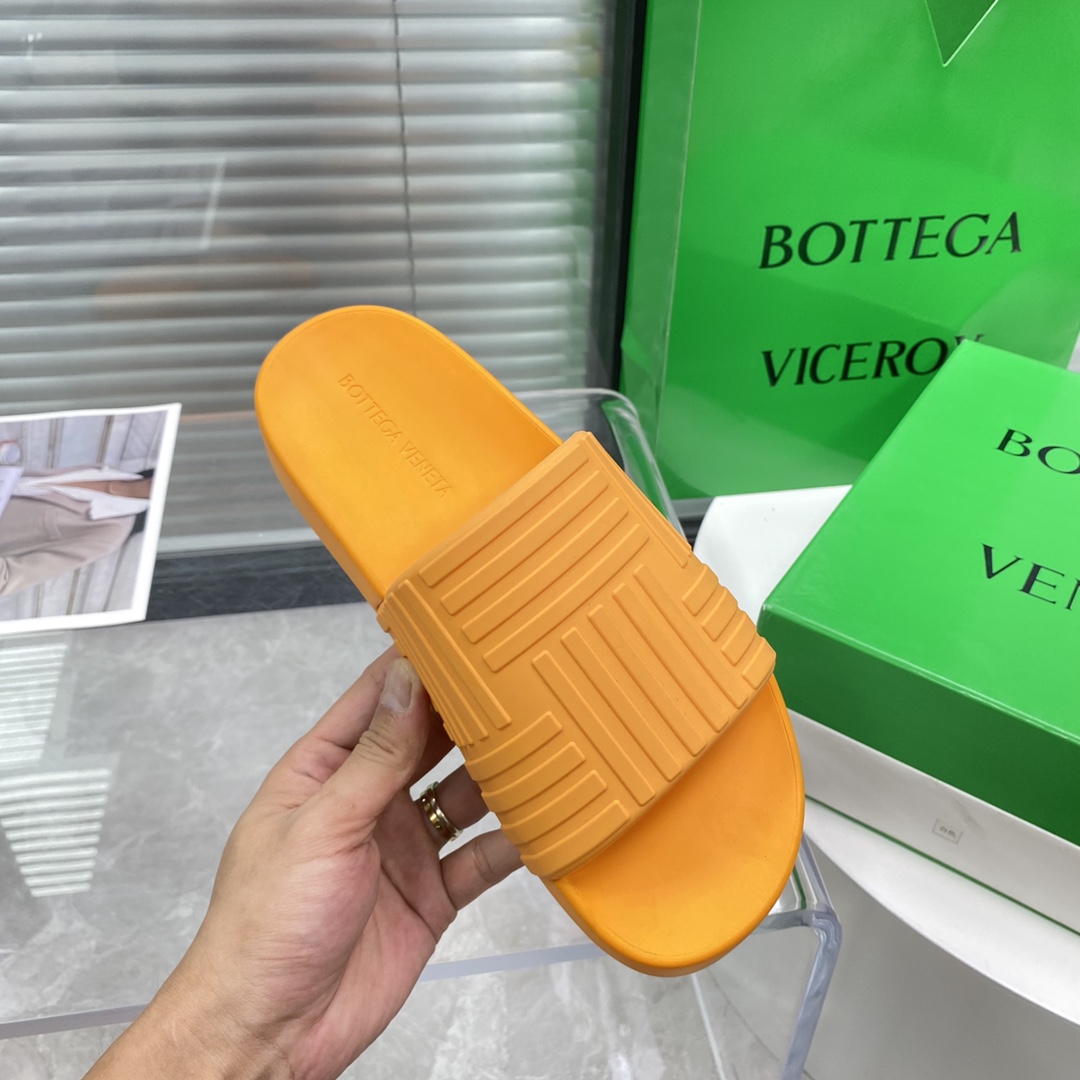Bottega Veneta Rubber slides - PerfectKickZ