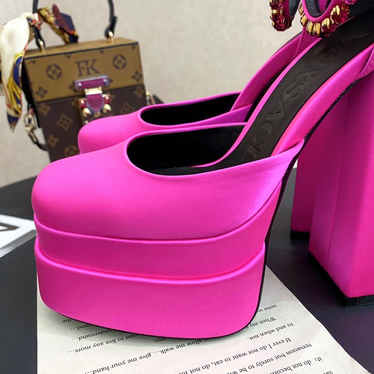 Versace Medusa Aevitsa Platform Pumps(15.5cm) - PerfectKickZ
