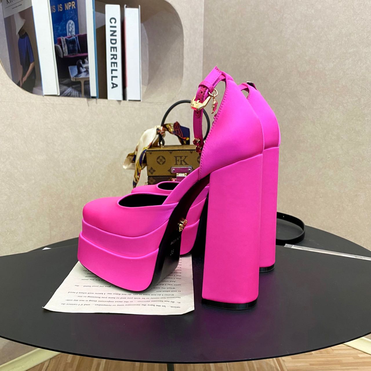 Versace Medusa Aevitsa Platform Pumps(15.5cm) - PerfectKickZ