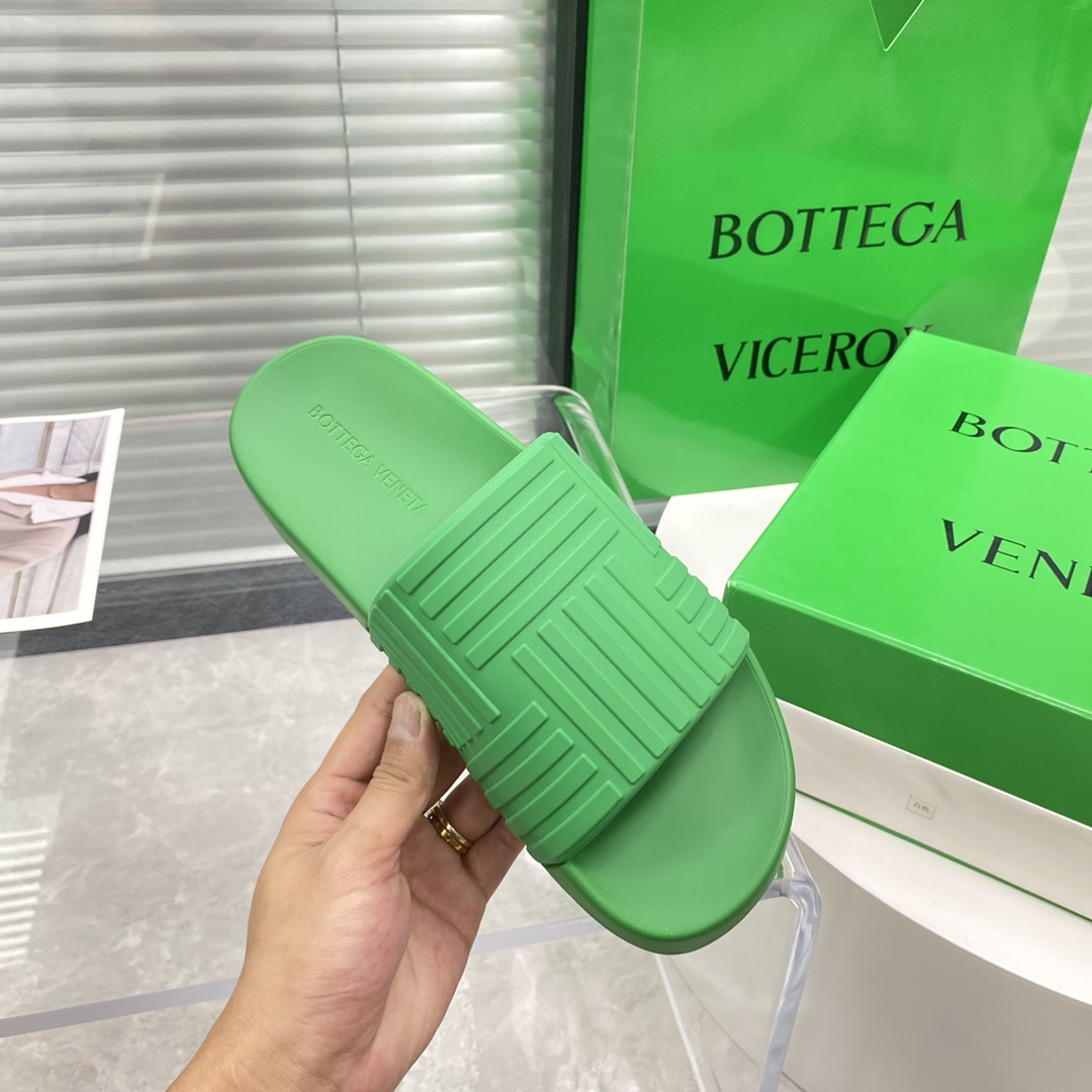 Bottega Veneta Rubber slides - PerfectKickZ
