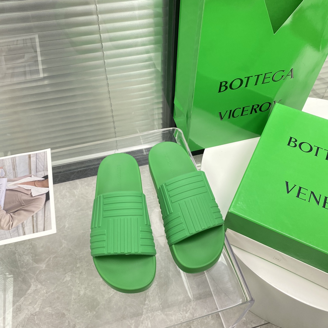 Bottega Veneta Rubber slides - PerfectKickZ