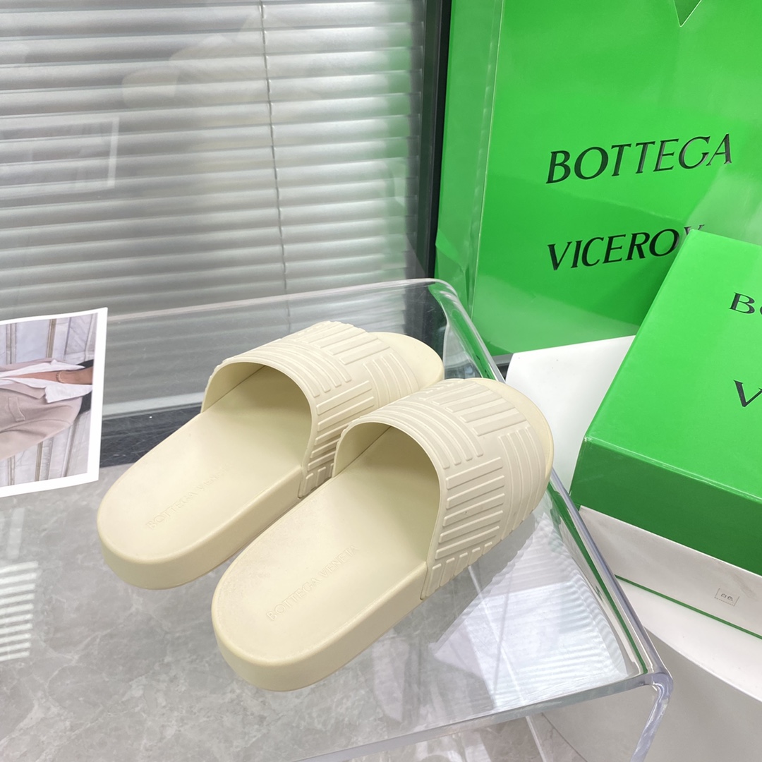 Bottega Veneta Rubber slides - PerfectKickZ