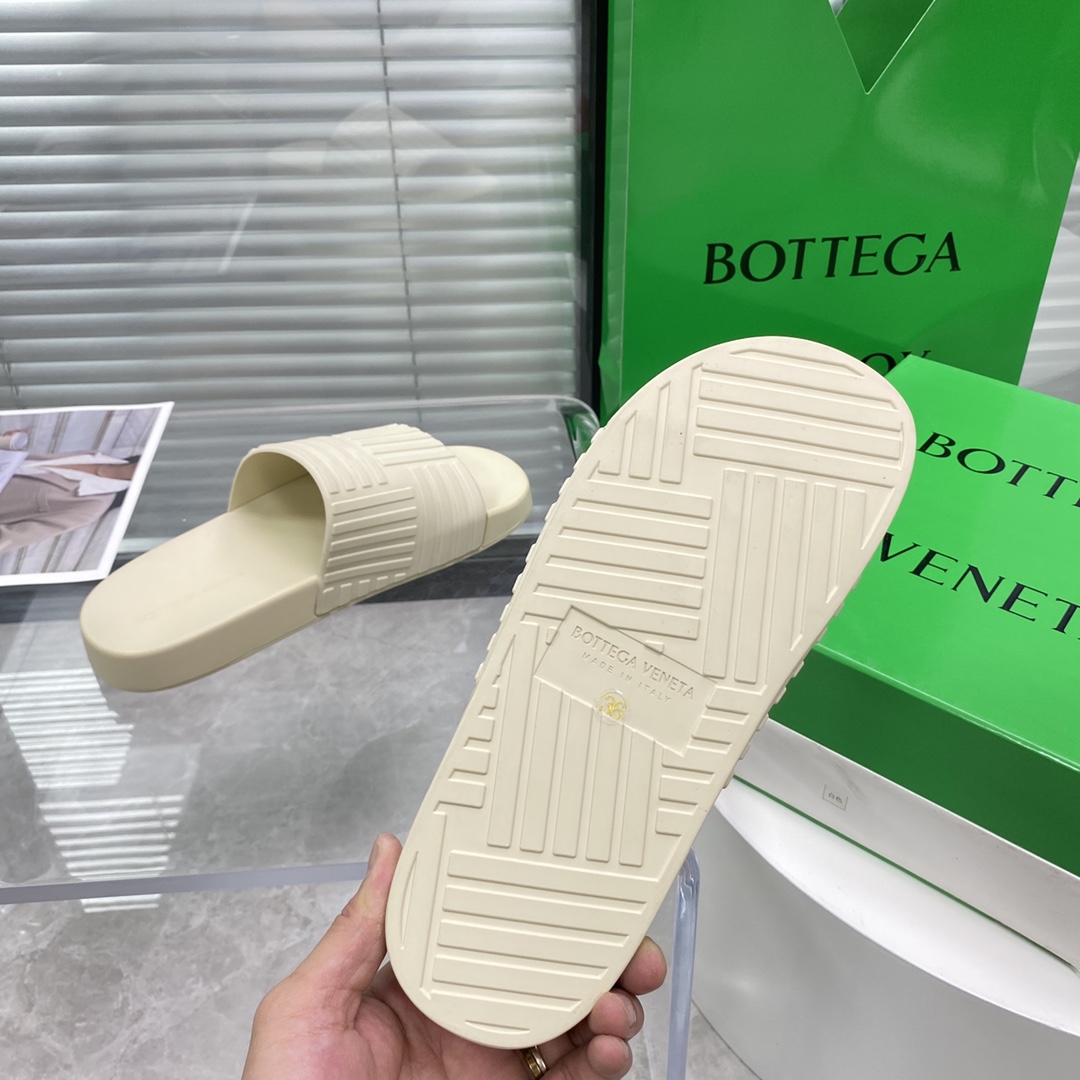 Bottega Veneta Rubber slides - PerfectKickZ