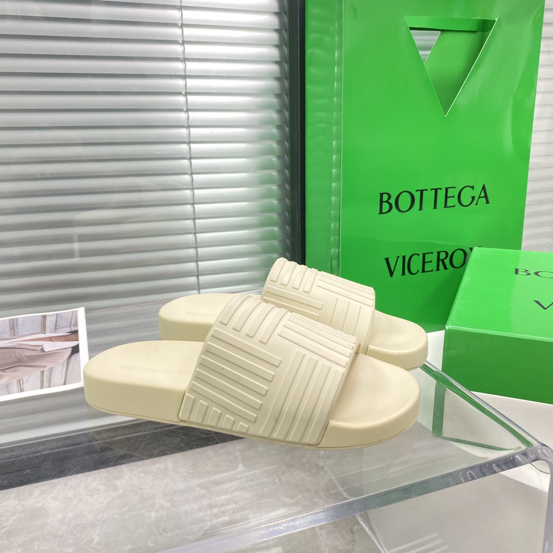 Bottega Veneta Rubber slides - PerfectKickZ