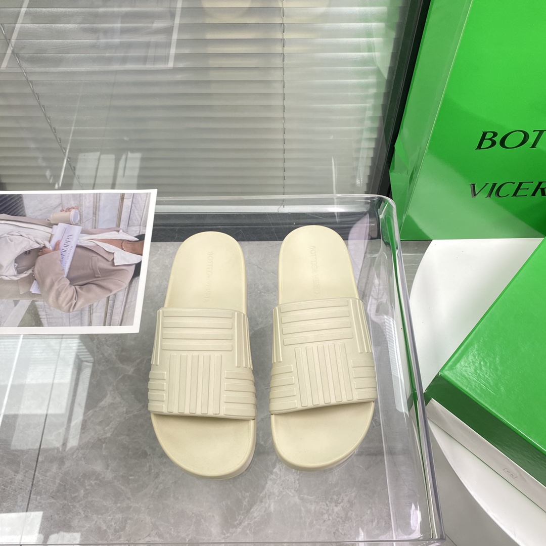 Bottega Veneta Rubber slides - PerfectKickZ