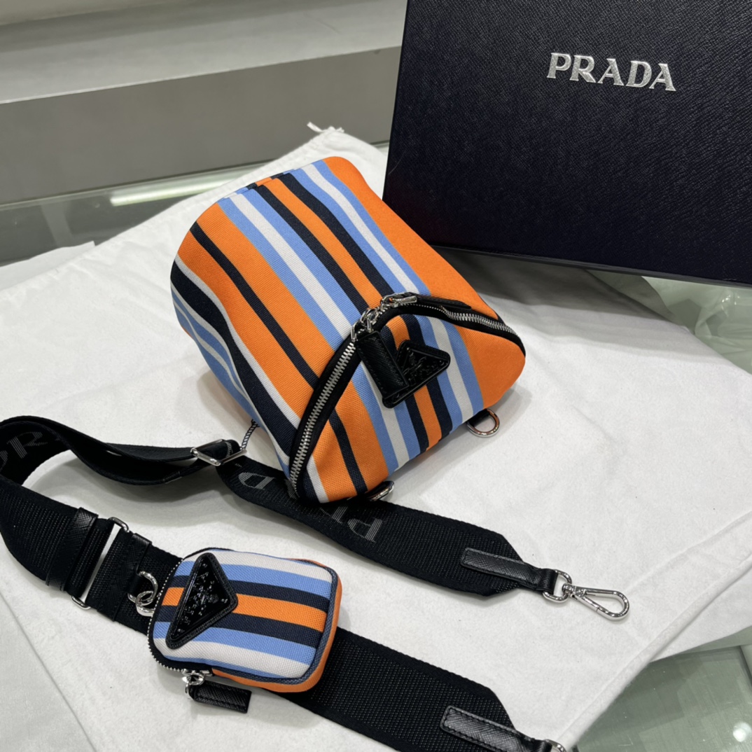 Prada Printed Canvas Shoulder Bag(21-15-15cm)   2VH147 - 