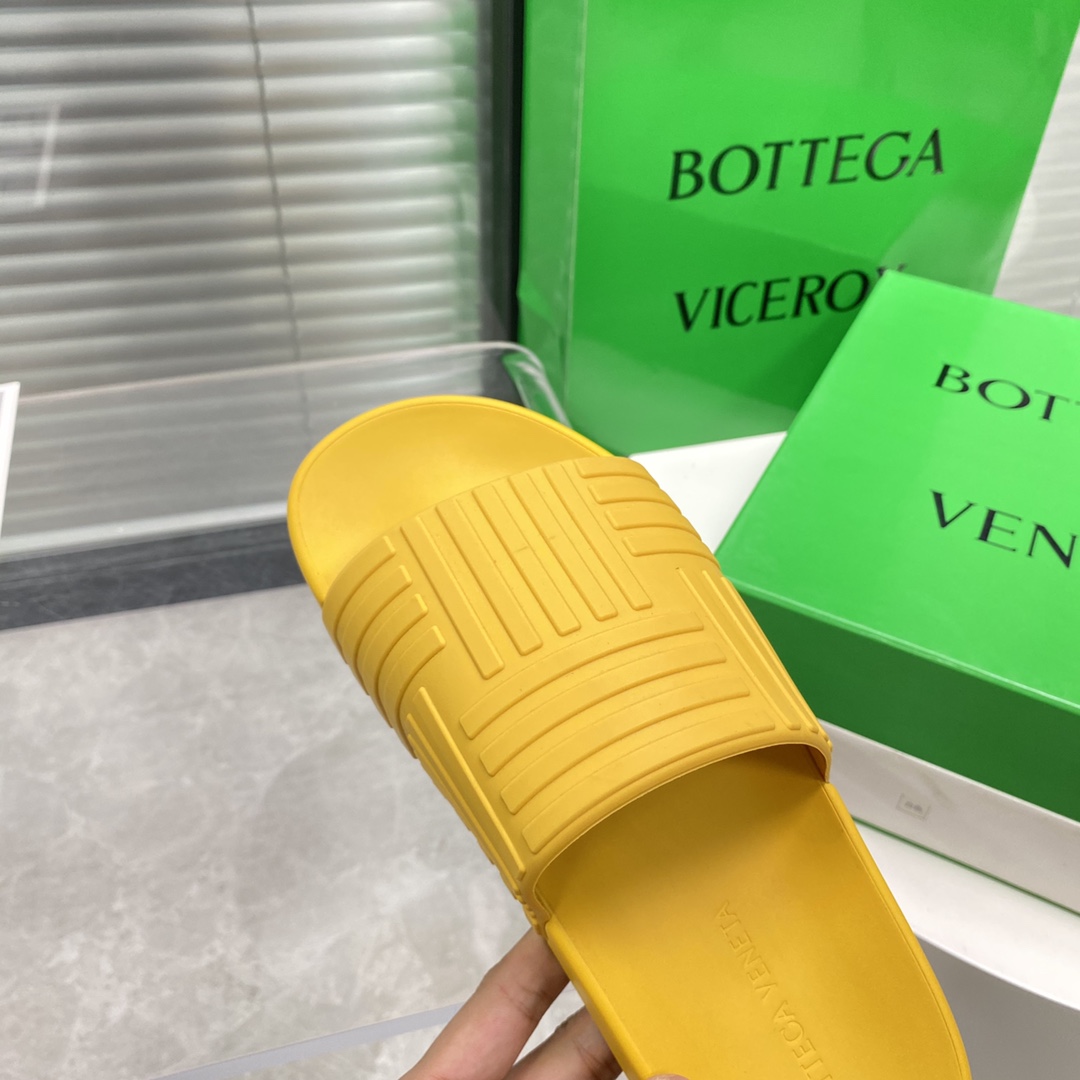 Bottega Veneta Rubber Slides - PerfectKickZ