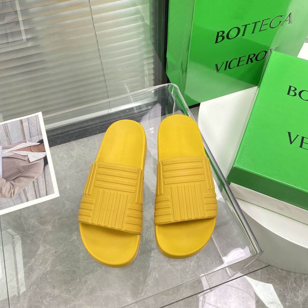 Bottega Veneta Rubber Slides - PerfectKickZ