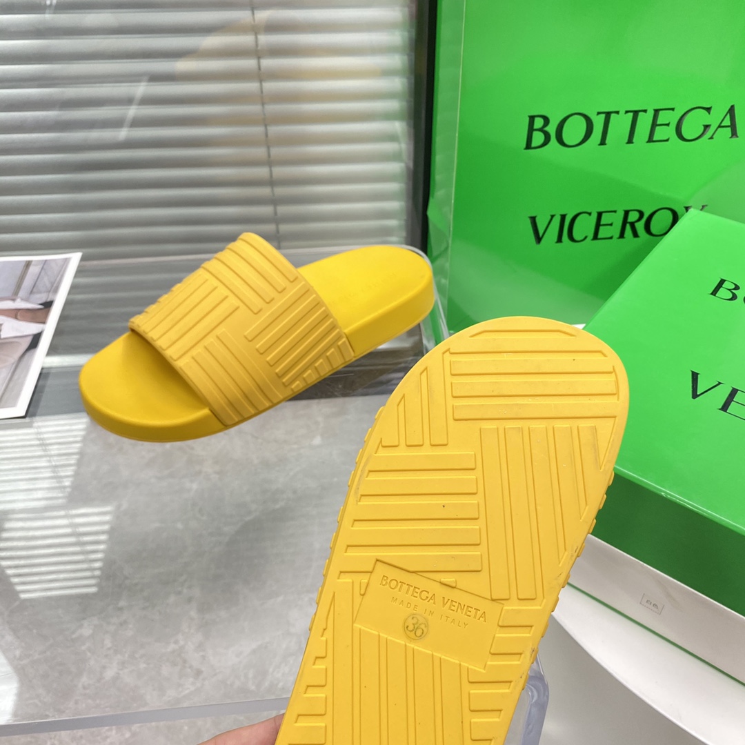 Bottega Veneta Rubber Slides - PerfectKickZ