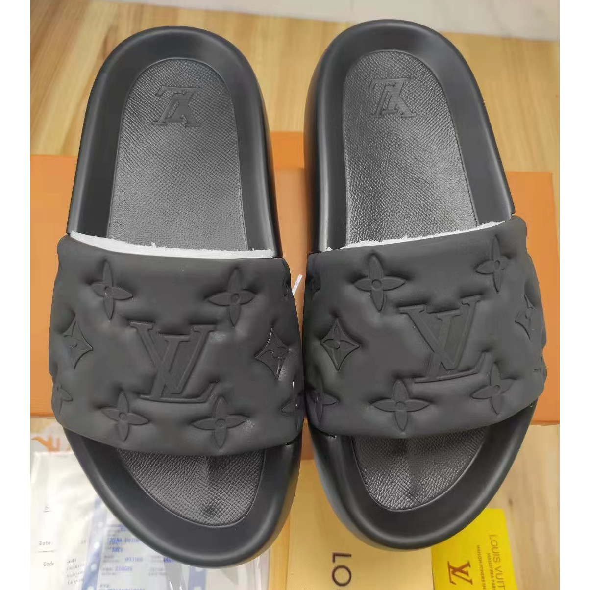 Louis Vuitton Waterfront Mule  1A9FKO - PerfectKickZ