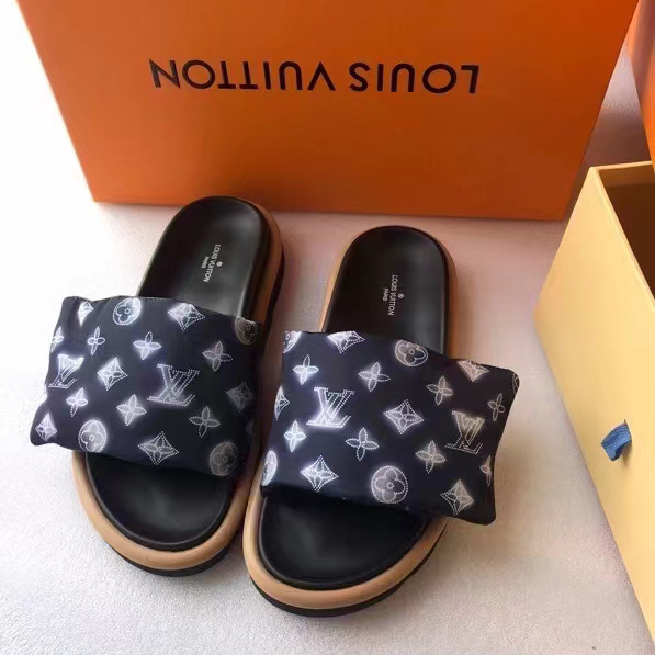 Louis Vuitton Pool Pillow Comfort Mules     1A9SMR - PerfectKickZ