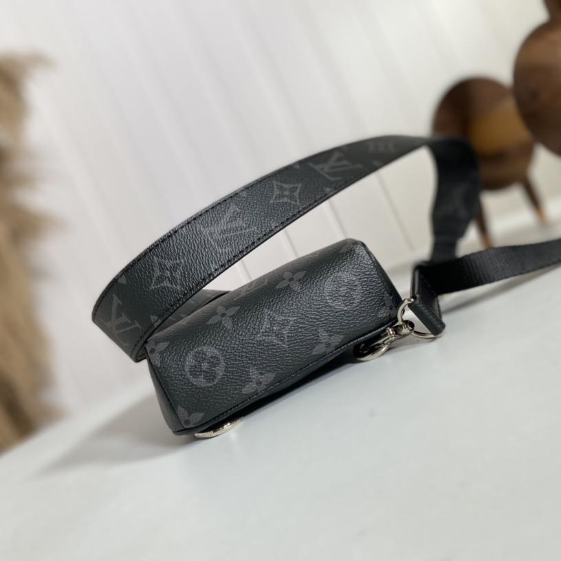 Louis Vuitton Outdoor Slingbag(13-21-5cm)   M30741 - PerfectKickZ