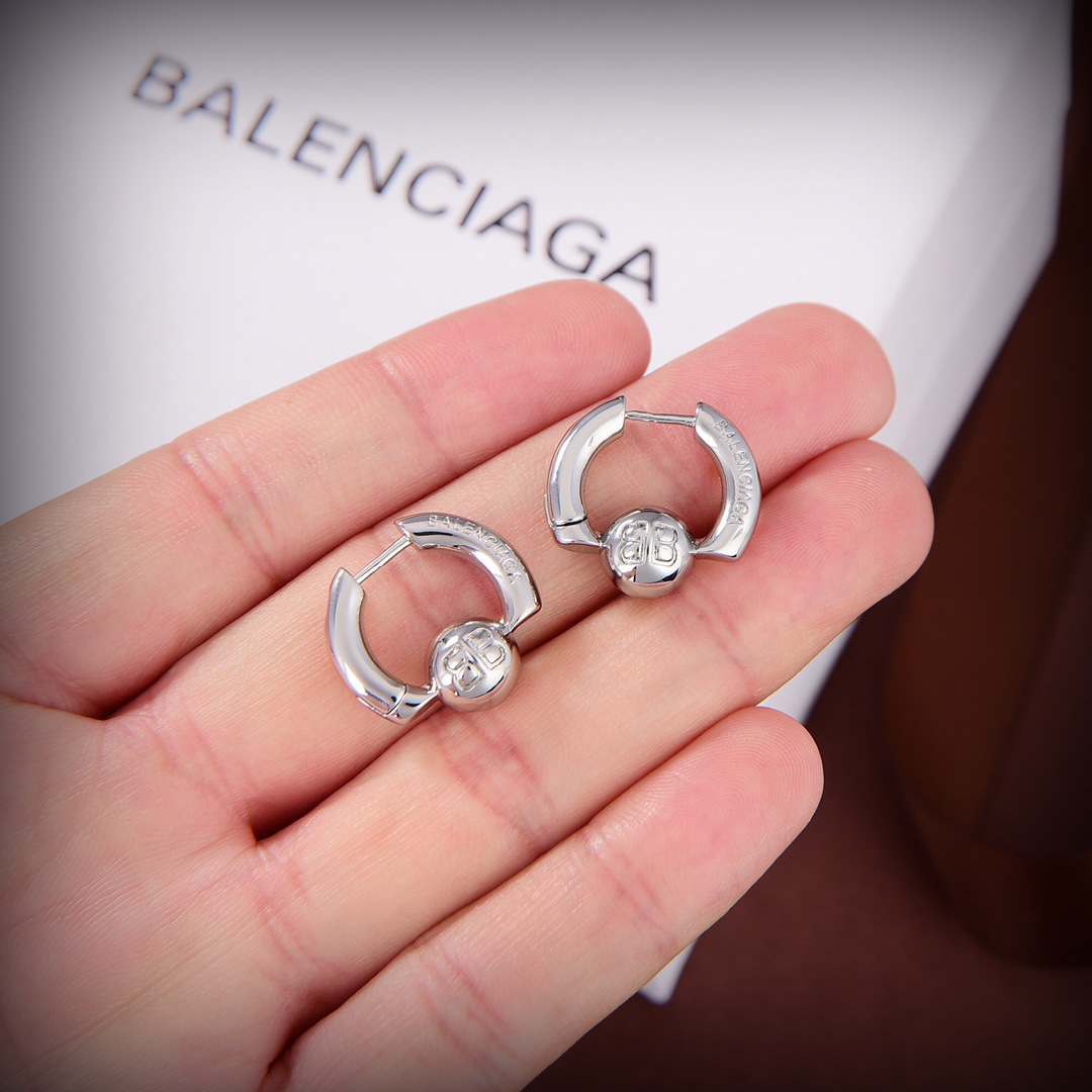 Balenciaga Cut Ear Cuff - PerfectKickZ
