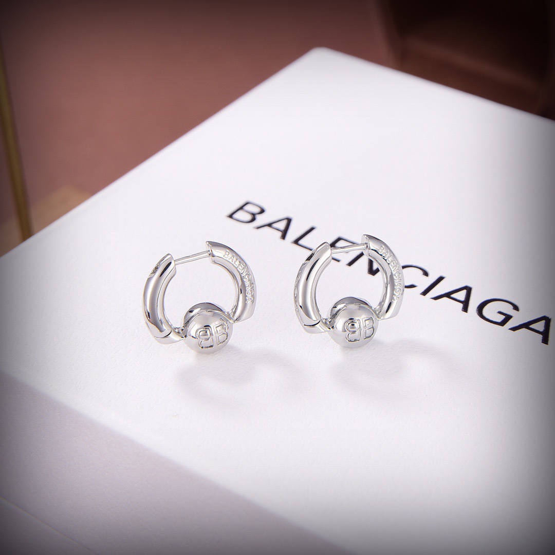 Balenciaga Cut Ear Cuff - PerfectKickZ