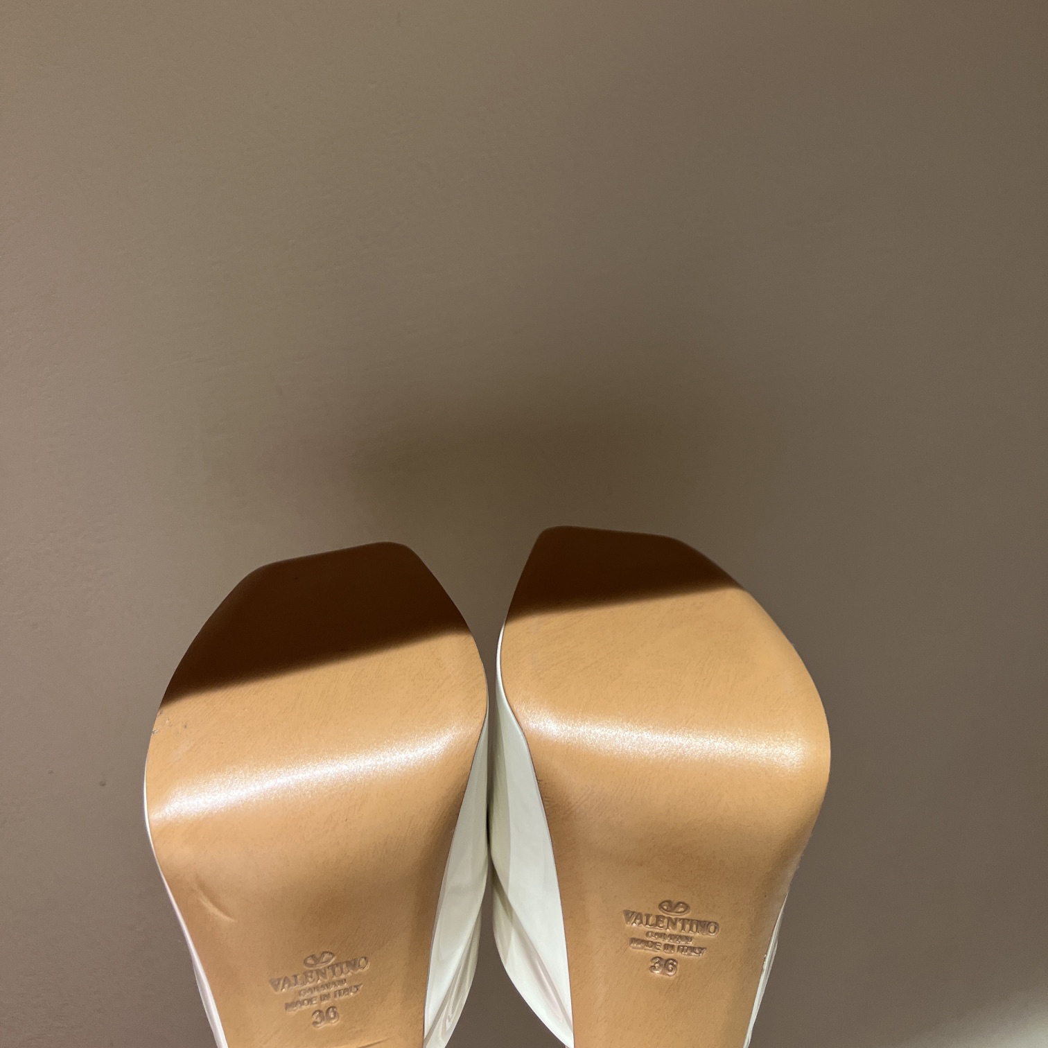 Valenti GARAVANI Garavani Tan-Go Platform Pump In Patent Leather  155 MM - PerfectKickZ