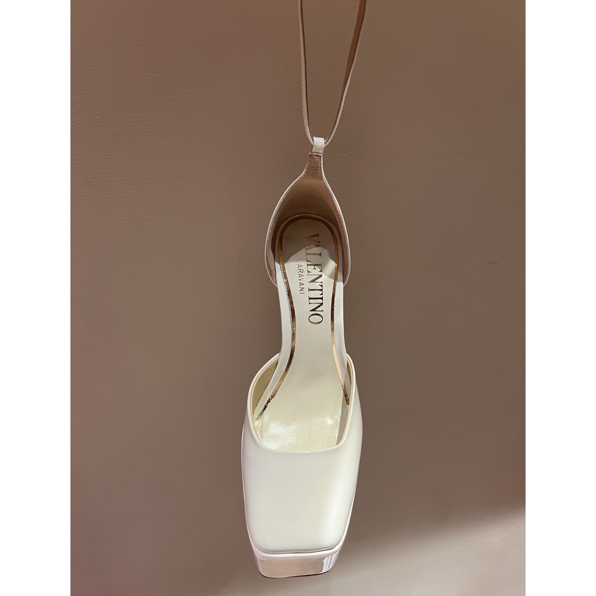Valenti GARAVANI Garavani Tan-Go Platform Pump In Patent Leather  155 MM - PerfectKickZ