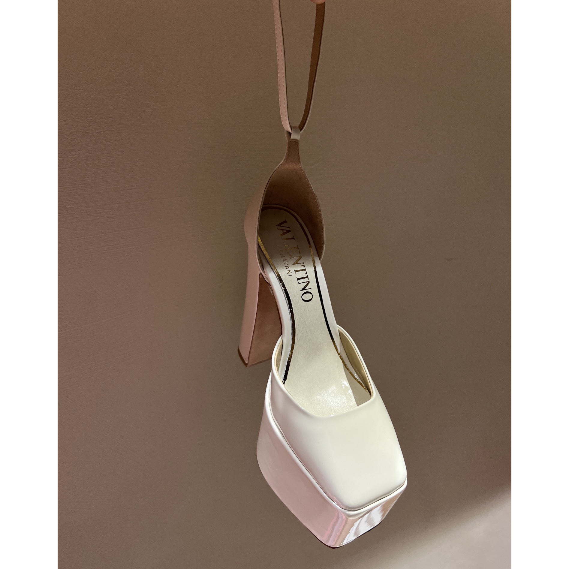 Valenti GARAVANI Garavani Tan-Go Platform Pump In Patent Leather  155 MM - PerfectKickZ