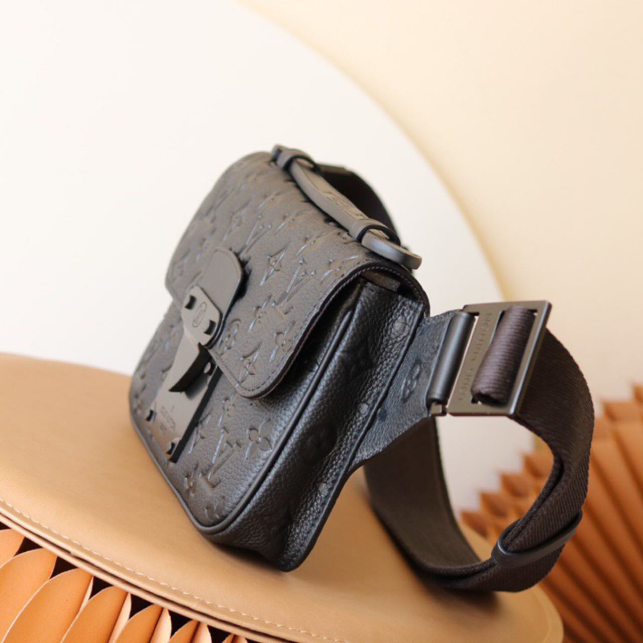Louis Vuitton S Lock Sling Bag(21-15-4 cm) - PerfectKickZ