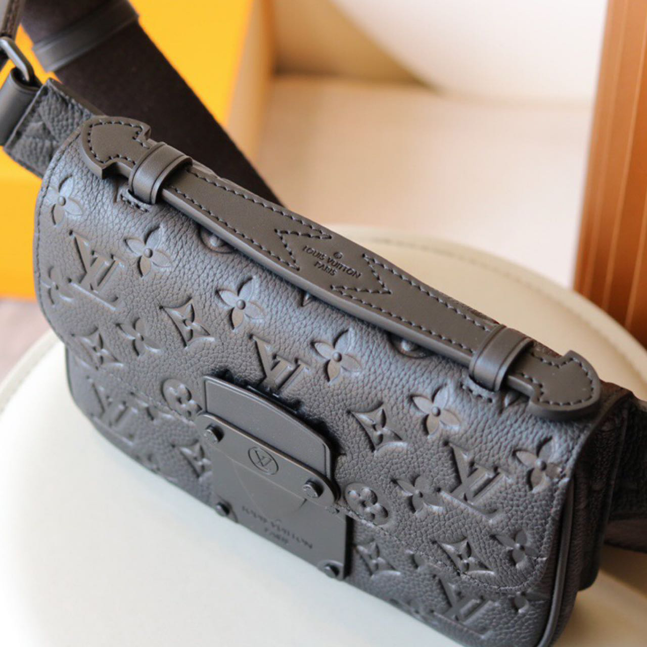 Louis Vuitton S Lock Sling Bag(21-15-4 cm) - PerfectKickZ
