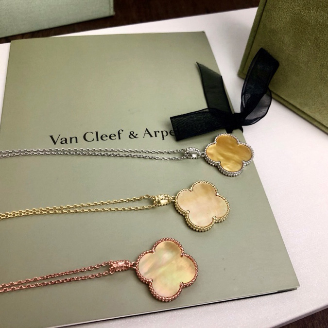 Van Cleef & Arpels Magic Alhambra Long Necklace, 1 Motif - 