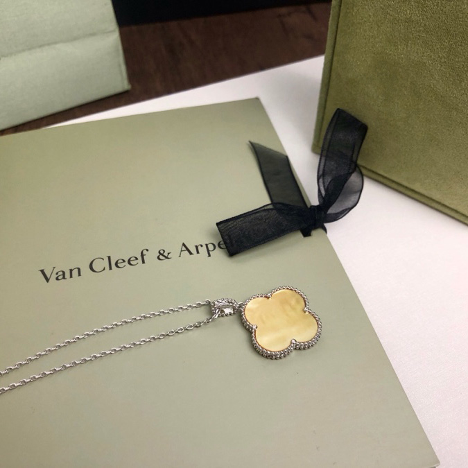 Van Cleef & Arpels Magic Alhambra Long Necklace, 1 Motif - 