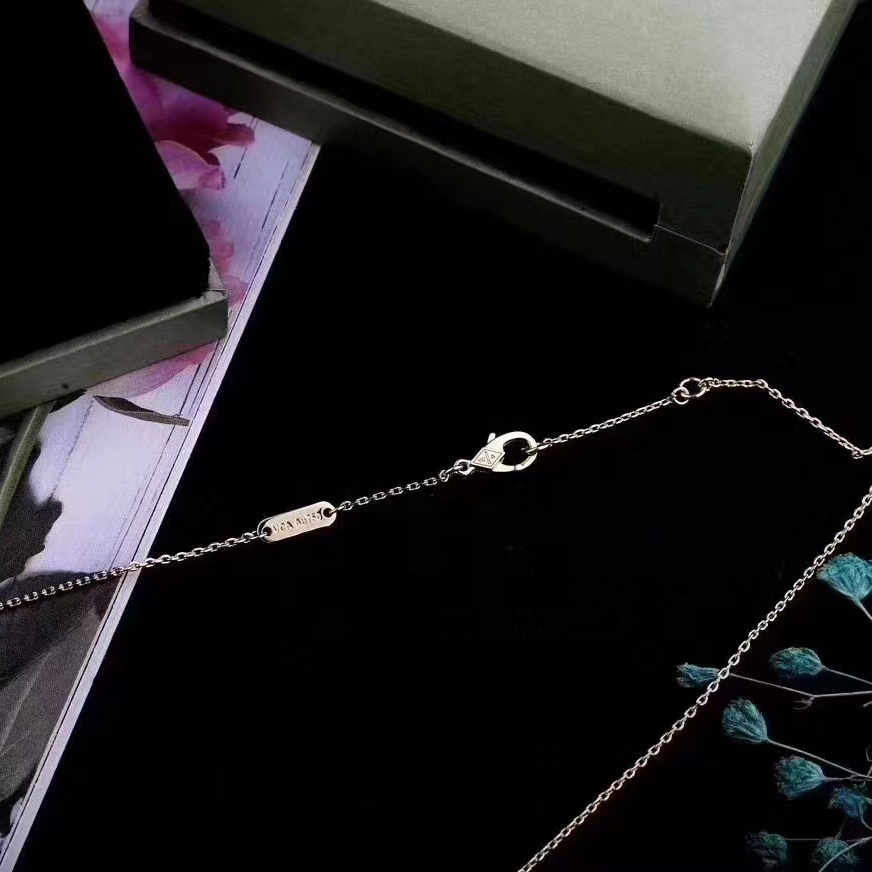 Van Cleef & Arpels Sweet Alhambra Pendant - PerfectKickZ