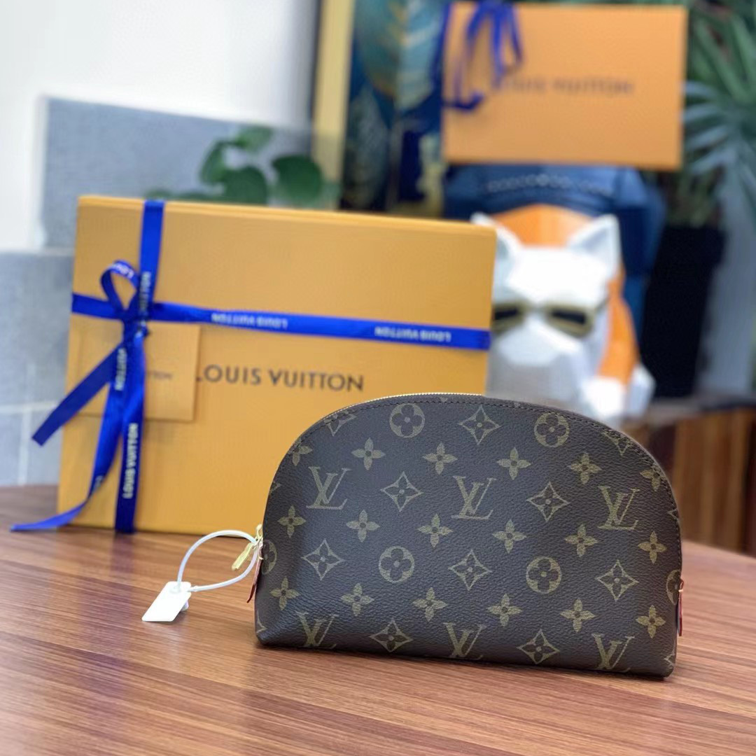 Louis Vuitton Cosmetic Pouch GM (24-17-16cm)   M47353 - PerfectKickZ