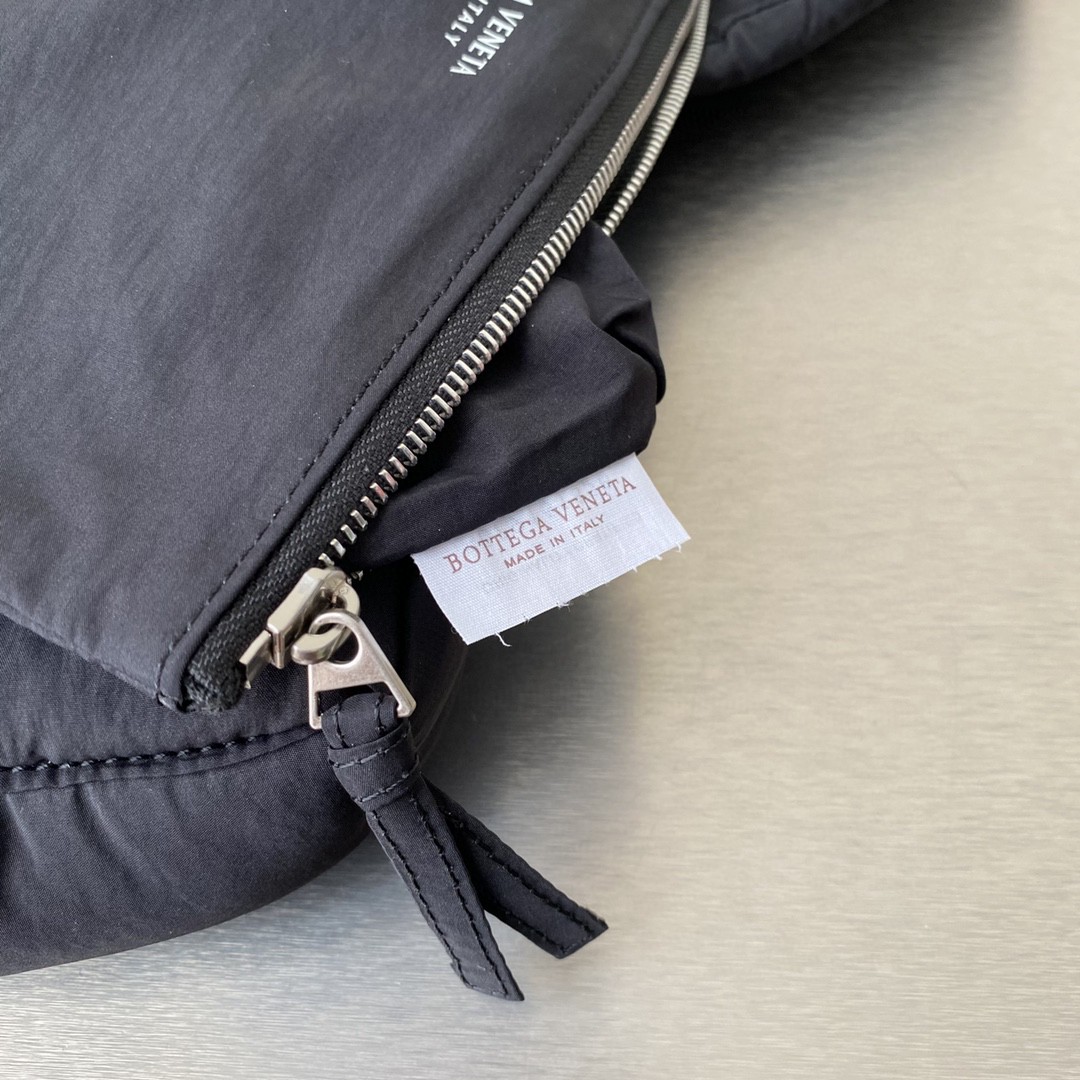 Bottega Veneta Padded Tech Cassette Medium Padded Intreccio Nylon Cross-Body Bag(30-15-7.5cm) - PerfectKickZ
