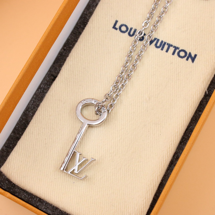 Louis Vuitton LV Key Pendant     M00678 - 