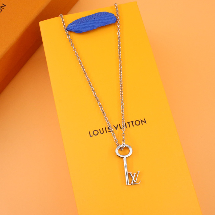Louis Vuitton LV Key Pendant     M00678 - 