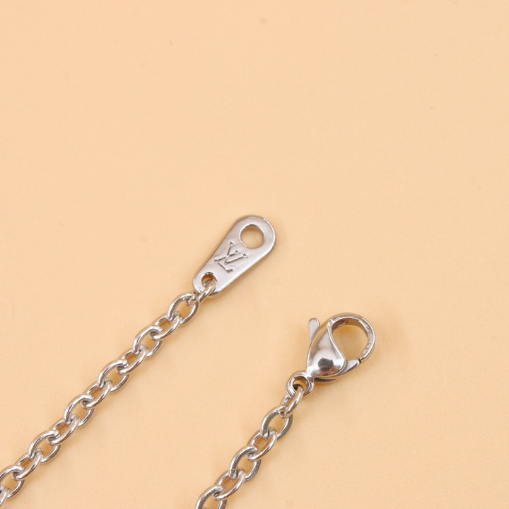 Louis Vuitton LV Key Pendant     M00678 - 